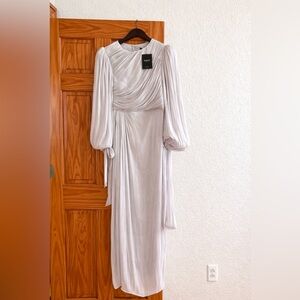 Zisan (bought in Turkey) Light Gray Long Sleeve Gown
Size 12 (fits 8-10 US)